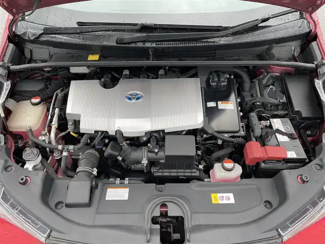 トヨタ プリウス S ツーリングセレクション 滋賀県 2016(平28)年 5.7万km エモーショナルレッド 純正7型SDナビゲーション/（フルセグ/Bluetooth/HDMI/CD/DVD)/バックカメラ/セーフティセンス/ITSコネクト/プリクラッシュセーフティシステム/レーンディパーチャーアラート/レーダークルーズコントロール/ふらつき警報/前席シートヒーター/ブラック合皮シート/合皮巻ステアリング/ビルトインETC/ドライブモード/LEDヘッドライト/オートライト/オートマチックハイビーム/スマートキー/プッシュスタート