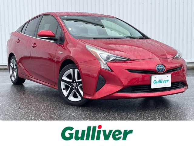 トヨタ プリウス S ツーリングセレクション 滋賀県 2016(平28)年 5.7万km エモーショナルレッド 純正7型SDナビゲーション/（フルセグ/Bluetooth/HDMI/CD/DVD)/バックカメラ/セーフティセンス/ITSコネクト/プリクラッシュセーフティシステム/レーンディパーチャーアラート/レーダークルーズコントロール/ふらつき警報/前席シートヒーター/ブラック合皮シート/合皮巻ステアリング/ビルトインETC/ドライブモード/LEDヘッドライト/オートライト/オートマチックハイビーム/スマートキー/プッシュスタート
