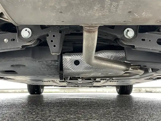 トヨタ プリウス S ツーリングセレクション 滋賀県 2016(平28)年 5.7万km エモーショナルレッド 純正7型SDナビゲーション/（フルセグ/Bluetooth/HDMI/CD/DVD)/バックカメラ/セーフティセンス/ITSコネクト/プリクラッシュセーフティシステム/レーンディパーチャーアラート/レーダークルーズコントロール/ふらつき警報/前席シートヒーター/ブラック合皮シート/合皮巻ステアリング/ビルトインETC/ドライブモード/LEDヘッドライト/オートライト/オートマチックハイビーム/スマートキー/プッシュスタート