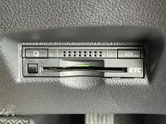 トヨタ プリウス S ツーリングセレクション 滋賀県 2016(平28)年 5.7万km エモーショナルレッド 純正7型SDナビゲーション/（フルセグ/Bluetooth/HDMI/CD/DVD)/バックカメラ/セーフティセンス/ITSコネクト/プリクラッシュセーフティシステム/レーンディパーチャーアラート/レーダークルーズコントロール/ふらつき警報/前席シートヒーター/ブラック合皮シート/合皮巻ステアリング/ビルトインETC/ドライブモード/LEDヘッドライト/オートライト/オートマチックハイビーム/スマートキー/プッシュスタート