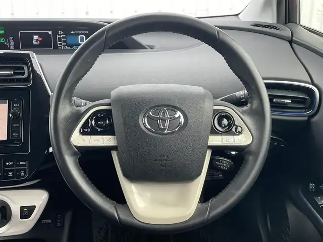 トヨタ プリウス S ツーリングセレクション 滋賀県 2016(平28)年 5.7万km エモーショナルレッド 純正7型SDナビゲーション/（フルセグ/Bluetooth/HDMI/CD/DVD)/バックカメラ/セーフティセンス/ITSコネクト/プリクラッシュセーフティシステム/レーンディパーチャーアラート/レーダークルーズコントロール/ふらつき警報/前席シートヒーター/ブラック合皮シート/合皮巻ステアリング/ビルトインETC/ドライブモード/LEDヘッドライト/オートライト/オートマチックハイビーム/スマートキー/プッシュスタート