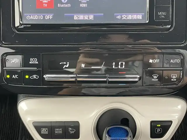 トヨタ プリウス S ツーリングセレクション 滋賀県 2016(平28)年 5.7万km エモーショナルレッド 純正7型SDナビゲーション/（フルセグ/Bluetooth/HDMI/CD/DVD)/バックカメラ/セーフティセンス/ITSコネクト/プリクラッシュセーフティシステム/レーンディパーチャーアラート/レーダークルーズコントロール/ふらつき警報/前席シートヒーター/ブラック合皮シート/合皮巻ステアリング/ビルトインETC/ドライブモード/LEDヘッドライト/オートライト/オートマチックハイビーム/スマートキー/プッシュスタート