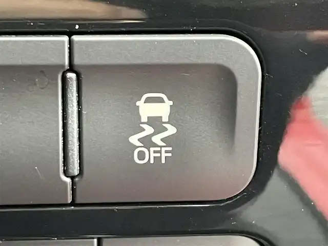 トヨタ プリウス S ツーリングセレクション 滋賀県 2016(平28)年 5.7万km エモーショナルレッド 純正7型SDナビゲーション/（フルセグ/Bluetooth/HDMI/CD/DVD)/バックカメラ/セーフティセンス/ITSコネクト/プリクラッシュセーフティシステム/レーンディパーチャーアラート/レーダークルーズコントロール/ふらつき警報/前席シートヒーター/ブラック合皮シート/合皮巻ステアリング/ビルトインETC/ドライブモード/LEDヘッドライト/オートライト/オートマチックハイビーム/スマートキー/プッシュスタート