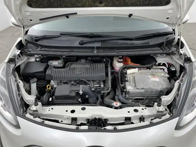 トヨタ シエンタ ハイブリッド G クエロ 大分県 2019(平31)年 5.1万km ホワイトパールクリスタルシャイン トヨタセーフティセンス/純正9インチナビ/フルセグ/DVD/Bluetooth/純正フリップダウンモニター/バックカメラ/スマートキー×2ケ/両側パワースライドドア/前席シートヒーター/ステアリングヒーター/オートLEDヘッドライト/前後ソナー/クルーズコントロール/ビルトインETC/USB電源/前後2カメラドライブレコーダー/保証書/取説