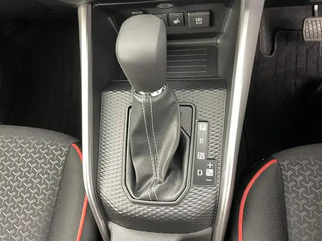 トヨタ ライズ G 熊本県 2020(令2)年 3万km ナチュラルベージュマイカM 4WD/ワンオーナー/スマートアシスト/・衝突回避支援ブレーキ/・車線逸脱抑制制御機能/・先行車発進お知らせ機能/・標識認識機能/・コーナーセンサー/・パノラミックビューモニター/純正7インチナビ【NSCN-W68】/（CD/ワンセグTV/BT）/シートヒーター（D・N席）/ビルトインETC/アイドリングストップ/ドライブレコーダー（F・R）/横滑り防止/ステアリングスイッチ/オートライト/スマートキー/プッシュスタート/純正フロアマット/純正16インチAW/電動格納ミラー/ドアバイザー