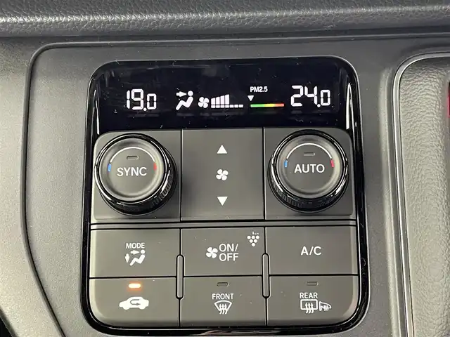 ホンダ ステップワゴン スパーダ eHEV 群馬県 2025(令7)年 0.1千km プラチナホワイトパール 登録済み未使用車　純正11.4インチナビ　バックカメラ　衝突軽減　両側パワースライドドア　BSM　アダプティブクルーズコントロール　レーンアシスト　パワーリアゲート　オットマン　シートヒーター　禁煙車