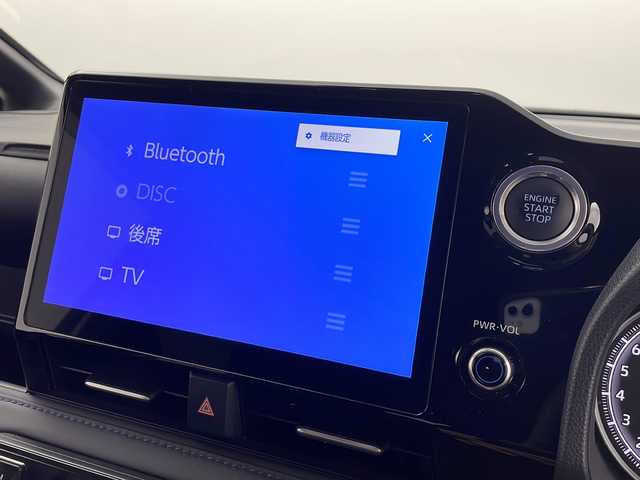 トヨタ ヴォクシー S－Z 愛知県 2022(令4)年 2.5万km ホワイトパールクリスタルシャイン /禁煙車//コネクティッドナビ対応ディスプレイオーディオ//フルセグTV//ビルトインETC2.0//バックカメラ//純正フリップダウンモニター//トヨタセーフティセンス//プリクラッシュセーフティ//緊急時操舵支援+FCTA+LDA//LTA+LDA//レーダークルーズ//オートハイビーム//ロードサインアシスト//ドライバー異常時対応システム//プロアクティブドライビングアシスト//パーキングサポートブレーキ//LEDヘッドライト//オートライト//両側ワンタッチパワースライドドア//スライドドアサンシェード//合皮コンビシート//前席シートヒーター//2列目キャプテンシート(折り畳み式大型テーブル付)//3列目スペースアップシート//純正17インチアルミホイール//純正ドアバイザー//革巻きステアリング//ステアリングスイッチ//プッシュスタート//電動格納ミラーウィンカー//新車保証書・取扱説明書