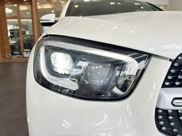 メルセデス・ベンツ ＧＬＣ２２０ d 4マチック クーペ AMGライン 大阪府 2022(令4)年 1.4万km ダイヤモンドホワイト レーダーセーフティP/サンルーフ/ハーフレザー/メモリ付きパワーシート/シートヒーター/ACC/純正ナビ/TV/360度カメラ/applecarplay/純正19インチAW/LEDヘッドライト/アンビエントライト/電動リアゲート/ブラインドスポット/クリアランスソナー/パドルシフト/ETC/ドラレコ