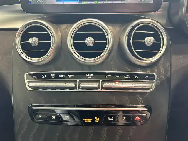 メルセデス・ベンツ ＧＬＣ２２０ d 4マチック クーペ AMGライン 大阪府 2022(令4)年 1.4万km ダイヤモンドホワイト レーダーセーフティP/サンルーフ/ハーフレザー/メモリ付きパワーシート/シートヒーター/ACC/純正ナビ/TV/360度カメラ/applecarplay/純正19インチAW/LEDヘッドライト/アンビエントライト/電動リアゲート/ブラインドスポット/クリアランスソナー/パドルシフト/ETC/ドラレコ