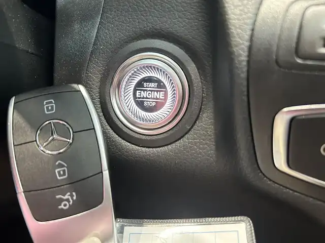 メルセデス・ベンツ ＧＬＣ２２０ d 4マチック クーペ AMGライン 大阪府 2022(令4)年 1.4万km ダイヤモンドホワイト レーダーセーフティP/サンルーフ/ハーフレザー/メモリ付きパワーシート/シートヒーター/ACC/純正ナビ/TV/360度カメラ/applecarplay/純正19インチAW/LEDヘッドライト/アンビエントライト/電動リアゲート/ブラインドスポット/クリアランスソナー/パドルシフト/ETC/ドラレコ
