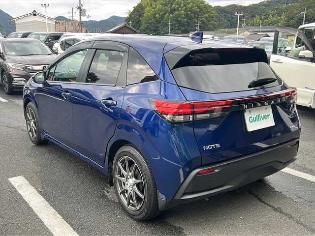 日産 ノート X FOUR 京都府 2021(令3)年 1.8万km オーロラフレアブルーパール 社外７型SDナビ/衝突軽減装置　/バックカメラ　/フルセグ　/禁煙車　/コーナーセンサー /４WD /ＬＥＤヘッドライト　/スマートキー /前席シートヒーター /ＥＴＣ /電動格納ミラー /プッシュスタート