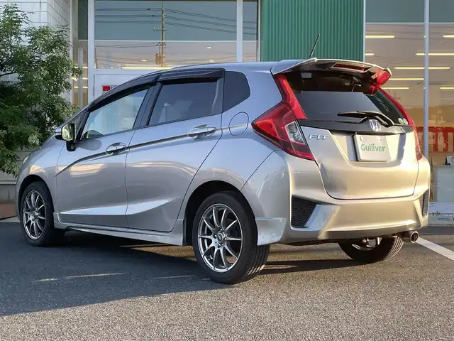ホンダ フィット 13G Sパッケージ 岡山県 2014(平26)年 5.6万km ティンテッドシルバーM ベーシックインターナビ/フルセグテレビ/Bluetooth/iPod/AUX/USB接続可能/パドルシフト/ECOモード/アイドリングストップ/ETC/バックカメラ/プッシュスタート/LEDヘッドライト/純正フロアマット/社外アルミホイール