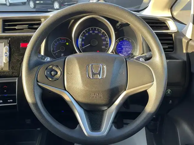ホンダ フィット 13G Sパッケージ 岡山県 2014(平26)年 5.6万km ティンテッドシルバーM ベーシックインターナビ/フルセグテレビ/Bluetooth/iPod/AUX/USB接続可能/パドルシフト/ECOモード/アイドリングストップ/ETC/バックカメラ/プッシュスタート/LEDヘッドライト/純正フロアマット/社外アルミホイール