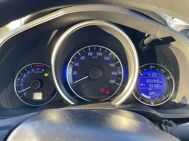 ホンダ フィット 13G Sパッケージ 岡山県 2014(平26)年 5.6万km ティンテッドシルバーM ベーシックインターナビ/フルセグテレビ/Bluetooth/iPod/AUX/USB接続可能/パドルシフト/ECOモード/アイドリングストップ/ETC/バックカメラ/プッシュスタート/LEDヘッドライト/純正フロアマット/社外アルミホイール