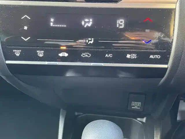 ホンダ フィット 13G Sパッケージ 岡山県 2014(平26)年 5.6万km ティンテッドシルバーM ベーシックインターナビ/フルセグテレビ/Bluetooth/iPod/AUX/USB接続可能/パドルシフト/ECOモード/アイドリングストップ/ETC/バックカメラ/プッシュスタート/LEDヘッドライト/純正フロアマット/社外アルミホイール