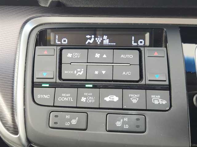 ホンダ ステップワゴン スパーダ eHEV G EXホンダS 愛知県 2020(令2)年 4.5万km プラチナホワイトパール ホンダセンシング/・衝突軽減ブレーキ/・誤発進抑制装置/・先行発進お知らせ機能/純正9型ナビ/・フルセグTV/・Bluetooth/・CD/DVD/両側パワースライドドア/バックカメラ/アダプティブクルーズコントロール/社外前後ドライブレコーダー/ハーフレザーシート/シートヒーター　/革巻きステアリング　/ステアリングリモコン/純正フロアマット/純正16インチAW/LEDライト/ETC2.0