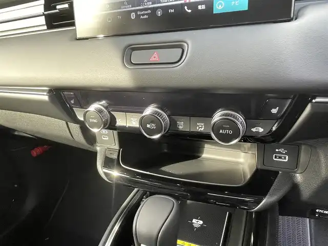 ホンダ ヴェゼル ハイブリッド e:HEV Z 千葉県 2025(令7)年 0.1千km クリスタルブラックパール 登録済未使用車/・登録時走行距離5km/ホンダセンシング/・衝突軽減ブレーキ/レーンキープアシスト/・レーダークルーズコントロール/オートハイビーム/・クリアランスソナー/ブラインドスポットモニター/純正9インチコネクトナビ/・フルセグ/BT/USB/カープレイ/バックカメラ/ステアリングスイッチ/パドルシフト/ETC2.0/ハーフレザーシート/シートヒーター(D/N席)/パワーシート()/ワイヤレス充電/パワーバックドア/電動パーキングブレーキ/ブレーキホールド/LEDヘッドライト/オートライト/フォグライト/スマートキー/プッシュスタート/純正18インチAW