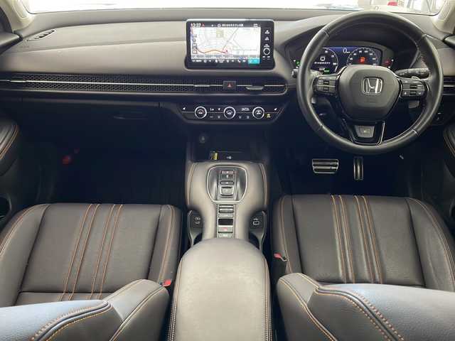 ホンダ ＺＲ－Ｖ ハイブリッド e:HEV Z 兵庫県 2024(令6)年 2.8万km クリスタルブラックパール ・Honda SENSING/・衝突軽減ブレーキ/・先行車発進お知らせ機能/・歩行者事故低減ステアリング/・路外逸脱抑制機能/・標識認識機能/・渋滞追従機能付アダプティブクルーズコントロール/・車線維持支援システム/・トラフィックジャムアシスト（渋滞運転支援機能）/・ブラインドスポットインフォメーション/・誤発進抑制機能/・後方誤発進抑制機能/・近距離衝突軽減ブレーキ/・パーキングセンサーシステム/・後退出庫サポート/・オートハイビーム/・アダプティブドライビングビーム/・BOSEプレミアムサウンドシステム/・純正9インチナビ＆フルセグ＆BT＆USB＆AppleCarPlay/・マルチビューカメラシステム/・ハンズフリーアクセスパワーテールゲート/・本革シート/・前席シートヒーター/・前席パワーシート/・運転席メモリーシート/・革巻きステアリング/・ステアリングリモコン/・ステアリングヒーター/・ワイヤレス充電/・ビルトインETC2.0/・パドルシフト/・横滑り防止装置/・純正フロアマット/・前席ゴムマットあり/・純正18インチアルミホイール/・LEDヘッドライト/・フォグ/・ドアバイザー