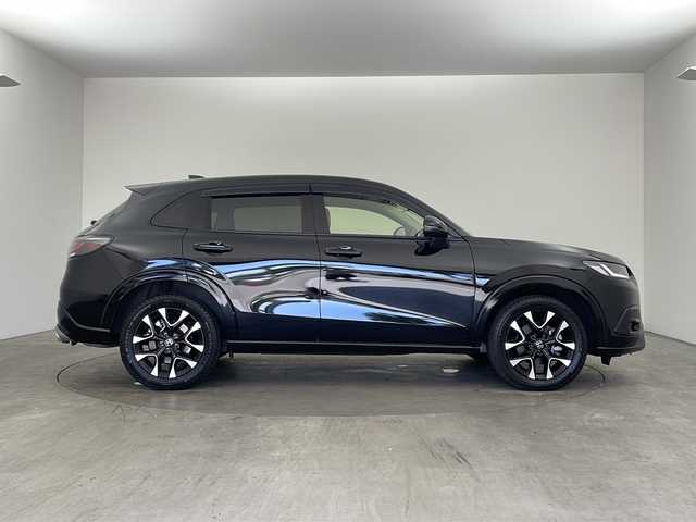 ホンダ ＺＲ－Ｖ ハイブリッド e:HEV Z 兵庫県 2024(令6)年 2.8万km クリスタルブラックパール ・Honda SENSING/・衝突軽減ブレーキ/・先行車発進お知らせ機能/・歩行者事故低減ステアリング/・路外逸脱抑制機能/・標識認識機能/・渋滞追従機能付アダプティブクルーズコントロール/・車線維持支援システム/・トラフィックジャムアシスト（渋滞運転支援機能）/・ブラインドスポットインフォメーション/・誤発進抑制機能/・後方誤発進抑制機能/・近距離衝突軽減ブレーキ/・パーキングセンサーシステム/・後退出庫サポート/・オートハイビーム/・アダプティブドライビングビーム/・BOSEプレミアムサウンドシステム/・純正9インチナビ＆フルセグ＆BT＆USB＆AppleCarPlay/・マルチビューカメラシステム/・ハンズフリーアクセスパワーテールゲート/・本革シート/・前席シートヒーター/・前席パワーシート/・運転席メモリーシート/・革巻きステアリング/・ステアリングリモコン/・ステアリングヒーター/・ワイヤレス充電/・ビルトインETC2.0/・パドルシフト/・横滑り防止装置/・純正フロアマット/・前席ゴムマットあり/・純正18インチアルミホイール/・LEDヘッドライト/・フォグ/・ドアバイザー