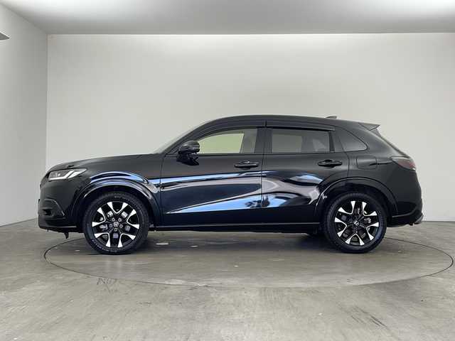 ホンダ ＺＲ－Ｖ ハイブリッド e:HEV Z 兵庫県 2024(令6)年 2.8万km クリスタルブラックパール ・Honda SENSING/・衝突軽減ブレーキ/・先行車発進お知らせ機能/・歩行者事故低減ステアリング/・路外逸脱抑制機能/・標識認識機能/・渋滞追従機能付アダプティブクルーズコントロール/・車線維持支援システム/・トラフィックジャムアシスト（渋滞運転支援機能）/・ブラインドスポットインフォメーション/・誤発進抑制機能/・後方誤発進抑制機能/・近距離衝突軽減ブレーキ/・パーキングセンサーシステム/・後退出庫サポート/・オートハイビーム/・アダプティブドライビングビーム/・BOSEプレミアムサウンドシステム/・純正9インチナビ＆フルセグ＆BT＆USB＆AppleCarPlay/・マルチビューカメラシステム/・ハンズフリーアクセスパワーテールゲート/・本革シート/・前席シートヒーター/・前席パワーシート/・運転席メモリーシート/・革巻きステアリング/・ステアリングリモコン/・ステアリングヒーター/・ワイヤレス充電/・ビルトインETC2.0/・パドルシフト/・横滑り防止装置/・純正フロアマット/・前席ゴムマットあり/・純正18インチアルミホイール/・LEDヘッドライト/・フォグ/・ドアバイザー