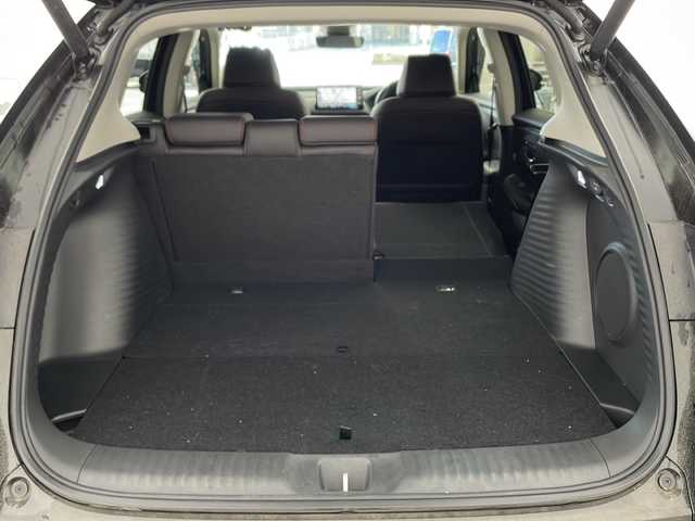 ホンダ ＺＲ－Ｖ ハイブリッド e:HEV Z 兵庫県 2024(令6)年 2.8万km クリスタルブラックパール ・Honda SENSING/・衝突軽減ブレーキ/・先行車発進お知らせ機能/・歩行者事故低減ステアリング/・路外逸脱抑制機能/・標識認識機能/・渋滞追従機能付アダプティブクルーズコントロール/・車線維持支援システム/・トラフィックジャムアシスト（渋滞運転支援機能）/・ブラインドスポットインフォメーション/・誤発進抑制機能/・後方誤発進抑制機能/・近距離衝突軽減ブレーキ/・パーキングセンサーシステム/・後退出庫サポート/・オートハイビーム/・アダプティブドライビングビーム/・BOSEプレミアムサウンドシステム/・純正9インチナビ＆フルセグ＆BT＆USB＆AppleCarPlay/・マルチビューカメラシステム/・ハンズフリーアクセスパワーテールゲート/・本革シート/・前席シートヒーター/・前席パワーシート/・運転席メモリーシート/・革巻きステアリング/・ステアリングリモコン/・ステアリングヒーター/・ワイヤレス充電/・ビルトインETC2.0/・パドルシフト/・横滑り防止装置/・純正フロアマット/・前席ゴムマットあり/・純正18インチアルミホイール/・LEDヘッドライト/・フォグ/・ドアバイザー