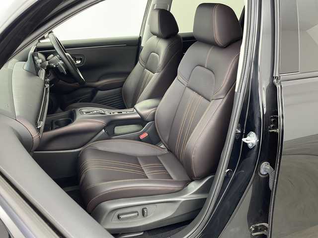 ホンダ ＺＲ－Ｖ ハイブリッド e:HEV Z 兵庫県 2024(令6)年 2.8万km クリスタルブラックパール ・Honda SENSING/・衝突軽減ブレーキ/・先行車発進お知らせ機能/・歩行者事故低減ステアリング/・路外逸脱抑制機能/・標識認識機能/・渋滞追従機能付アダプティブクルーズコントロール/・車線維持支援システム/・トラフィックジャムアシスト（渋滞運転支援機能）/・ブラインドスポットインフォメーション/・誤発進抑制機能/・後方誤発進抑制機能/・近距離衝突軽減ブレーキ/・パーキングセンサーシステム/・後退出庫サポート/・オートハイビーム/・アダプティブドライビングビーム/・BOSEプレミアムサウンドシステム/・純正9インチナビ＆フルセグ＆BT＆USB＆AppleCarPlay/・マルチビューカメラシステム/・ハンズフリーアクセスパワーテールゲート/・本革シート/・前席シートヒーター/・前席パワーシート/・運転席メモリーシート/・革巻きステアリング/・ステアリングリモコン/・ステアリングヒーター/・ワイヤレス充電/・ビルトインETC2.0/・パドルシフト/・横滑り防止装置/・純正フロアマット/・前席ゴムマットあり/・純正18インチアルミホイール/・LEDヘッドライト/・フォグ/・ドアバイザー