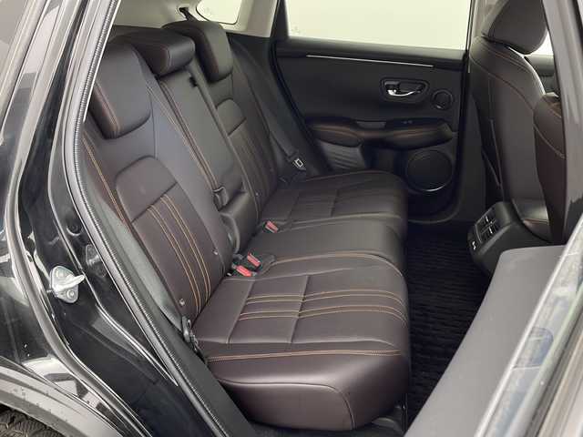 ホンダ ＺＲ－Ｖ ハイブリッド e:HEV Z 兵庫県 2024(令6)年 2.8万km クリスタルブラックパール ・Honda SENSING/・衝突軽減ブレーキ/・先行車発進お知らせ機能/・歩行者事故低減ステアリング/・路外逸脱抑制機能/・標識認識機能/・渋滞追従機能付アダプティブクルーズコントロール/・車線維持支援システム/・トラフィックジャムアシスト（渋滞運転支援機能）/・ブラインドスポットインフォメーション/・誤発進抑制機能/・後方誤発進抑制機能/・近距離衝突軽減ブレーキ/・パーキングセンサーシステム/・後退出庫サポート/・オートハイビーム/・アダプティブドライビングビーム/・BOSEプレミアムサウンドシステム/・純正9インチナビ＆フルセグ＆BT＆USB＆AppleCarPlay/・マルチビューカメラシステム/・ハンズフリーアクセスパワーテールゲート/・本革シート/・前席シートヒーター/・前席パワーシート/・運転席メモリーシート/・革巻きステアリング/・ステアリングリモコン/・ステアリングヒーター/・ワイヤレス充電/・ビルトインETC2.0/・パドルシフト/・横滑り防止装置/・純正フロアマット/・前席ゴムマットあり/・純正18インチアルミホイール/・LEDヘッドライト/・フォグ/・ドアバイザー