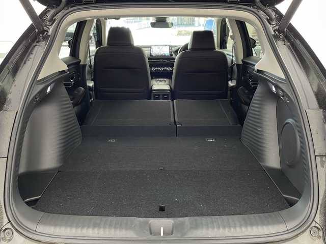 ホンダ ＺＲ－Ｖ ハイブリッド e:HEV Z 兵庫県 2024(令6)年 2.8万km クリスタルブラックパール ・Honda SENSING/・衝突軽減ブレーキ/・先行車発進お知らせ機能/・歩行者事故低減ステアリング/・路外逸脱抑制機能/・標識認識機能/・渋滞追従機能付アダプティブクルーズコントロール/・車線維持支援システム/・トラフィックジャムアシスト（渋滞運転支援機能）/・ブラインドスポットインフォメーション/・誤発進抑制機能/・後方誤発進抑制機能/・近距離衝突軽減ブレーキ/・パーキングセンサーシステム/・後退出庫サポート/・オートハイビーム/・アダプティブドライビングビーム/・BOSEプレミアムサウンドシステム/・純正9インチナビ＆フルセグ＆BT＆USB＆AppleCarPlay/・マルチビューカメラシステム/・ハンズフリーアクセスパワーテールゲート/・本革シート/・前席シートヒーター/・前席パワーシート/・運転席メモリーシート/・革巻きステアリング/・ステアリングリモコン/・ステアリングヒーター/・ワイヤレス充電/・ビルトインETC2.0/・パドルシフト/・横滑り防止装置/・純正フロアマット/・前席ゴムマットあり/・純正18インチアルミホイール/・LEDヘッドライト/・フォグ/・ドアバイザー