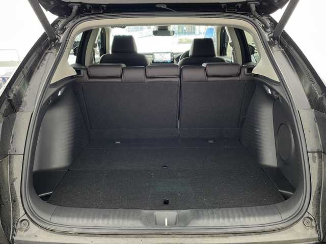 ホンダ ＺＲ－Ｖ ハイブリッド e:HEV Z 兵庫県 2024(令6)年 2.8万km クリスタルブラックパール ・Honda SENSING/・衝突軽減ブレーキ/・先行車発進お知らせ機能/・歩行者事故低減ステアリング/・路外逸脱抑制機能/・標識認識機能/・渋滞追従機能付アダプティブクルーズコントロール/・車線維持支援システム/・トラフィックジャムアシスト（渋滞運転支援機能）/・ブラインドスポットインフォメーション/・誤発進抑制機能/・後方誤発進抑制機能/・近距離衝突軽減ブレーキ/・パーキングセンサーシステム/・後退出庫サポート/・オートハイビーム/・アダプティブドライビングビーム/・BOSEプレミアムサウンドシステム/・純正9インチナビ＆フルセグ＆BT＆USB＆AppleCarPlay/・マルチビューカメラシステム/・ハンズフリーアクセスパワーテールゲート/・本革シート/・前席シートヒーター/・前席パワーシート/・運転席メモリーシート/・革巻きステアリング/・ステアリングリモコン/・ステアリングヒーター/・ワイヤレス充電/・ビルトインETC2.0/・パドルシフト/・横滑り防止装置/・純正フロアマット/・前席ゴムマットあり/・純正18インチアルミホイール/・LEDヘッドライト/・フォグ/・ドアバイザー