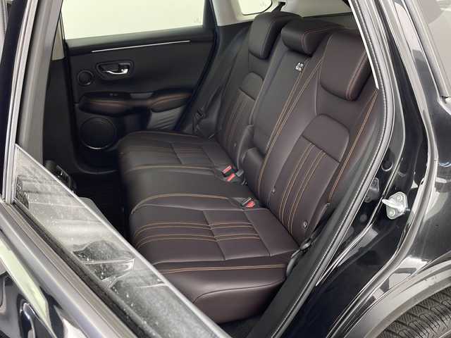 ホンダ ＺＲ－Ｖ ハイブリッド e:HEV Z 兵庫県 2024(令6)年 2.8万km クリスタルブラックパール ・Honda SENSING/・衝突軽減ブレーキ/・先行車発進お知らせ機能/・歩行者事故低減ステアリング/・路外逸脱抑制機能/・標識認識機能/・渋滞追従機能付アダプティブクルーズコントロール/・車線維持支援システム/・トラフィックジャムアシスト（渋滞運転支援機能）/・ブラインドスポットインフォメーション/・誤発進抑制機能/・後方誤発進抑制機能/・近距離衝突軽減ブレーキ/・パーキングセンサーシステム/・後退出庫サポート/・オートハイビーム/・アダプティブドライビングビーム/・BOSEプレミアムサウンドシステム/・純正9インチナビ＆フルセグ＆BT＆USB＆AppleCarPlay/・マルチビューカメラシステム/・ハンズフリーアクセスパワーテールゲート/・本革シート/・前席シートヒーター/・前席パワーシート/・運転席メモリーシート/・革巻きステアリング/・ステアリングリモコン/・ステアリングヒーター/・ワイヤレス充電/・ビルトインETC2.0/・パドルシフト/・横滑り防止装置/・純正フロアマット/・前席ゴムマットあり/・純正18インチアルミホイール/・LEDヘッドライト/・フォグ/・ドアバイザー