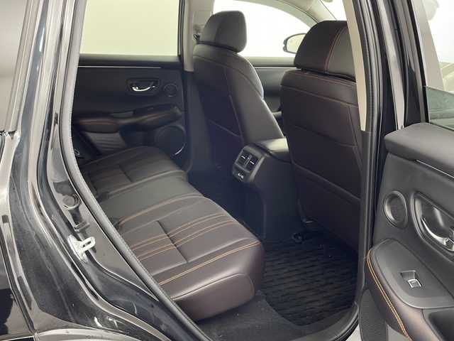 ホンダ ＺＲ－Ｖ ハイブリッド e:HEV Z 兵庫県 2024(令6)年 2.8万km クリスタルブラックパール ・Honda SENSING/・衝突軽減ブレーキ/・先行車発進お知らせ機能/・歩行者事故低減ステアリング/・路外逸脱抑制機能/・標識認識機能/・渋滞追従機能付アダプティブクルーズコントロール/・車線維持支援システム/・トラフィックジャムアシスト（渋滞運転支援機能）/・ブラインドスポットインフォメーション/・誤発進抑制機能/・後方誤発進抑制機能/・近距離衝突軽減ブレーキ/・パーキングセンサーシステム/・後退出庫サポート/・オートハイビーム/・アダプティブドライビングビーム/・BOSEプレミアムサウンドシステム/・純正9インチナビ＆フルセグ＆BT＆USB＆AppleCarPlay/・マルチビューカメラシステム/・ハンズフリーアクセスパワーテールゲート/・本革シート/・前席シートヒーター/・前席パワーシート/・運転席メモリーシート/・革巻きステアリング/・ステアリングリモコン/・ステアリングヒーター/・ワイヤレス充電/・ビルトインETC2.0/・パドルシフト/・横滑り防止装置/・純正フロアマット/・前席ゴムマットあり/・純正18インチアルミホイール/・LEDヘッドライト/・フォグ/・ドアバイザー