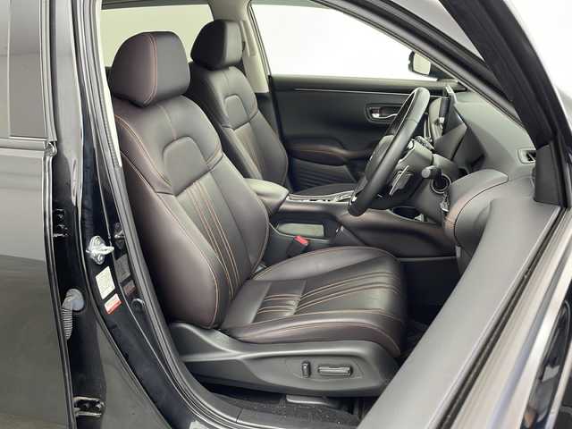 ホンダ ＺＲ－Ｖ ハイブリッド e:HEV Z 兵庫県 2024(令6)年 2.8万km クリスタルブラックパール ・Honda SENSING/・衝突軽減ブレーキ/・先行車発進お知らせ機能/・歩行者事故低減ステアリング/・路外逸脱抑制機能/・標識認識機能/・渋滞追従機能付アダプティブクルーズコントロール/・車線維持支援システム/・トラフィックジャムアシスト（渋滞運転支援機能）/・ブラインドスポットインフォメーション/・誤発進抑制機能/・後方誤発進抑制機能/・近距離衝突軽減ブレーキ/・パーキングセンサーシステム/・後退出庫サポート/・オートハイビーム/・アダプティブドライビングビーム/・BOSEプレミアムサウンドシステム/・純正9インチナビ＆フルセグ＆BT＆USB＆AppleCarPlay/・マルチビューカメラシステム/・ハンズフリーアクセスパワーテールゲート/・本革シート/・前席シートヒーター/・前席パワーシート/・運転席メモリーシート/・革巻きステアリング/・ステアリングリモコン/・ステアリングヒーター/・ワイヤレス充電/・ビルトインETC2.0/・パドルシフト/・横滑り防止装置/・純正フロアマット/・前席ゴムマットあり/・純正18インチアルミホイール/・LEDヘッドライト/・フォグ/・ドアバイザー