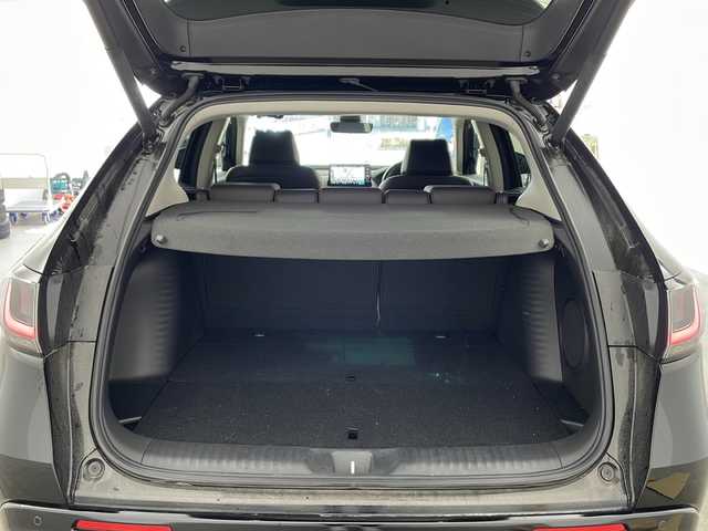 ホンダ ＺＲ－Ｖ ハイブリッド e:HEV Z 兵庫県 2024(令6)年 2.8万km クリスタルブラックパール ・Honda SENSING/・衝突軽減ブレーキ/・先行車発進お知らせ機能/・歩行者事故低減ステアリング/・路外逸脱抑制機能/・標識認識機能/・渋滞追従機能付アダプティブクルーズコントロール/・車線維持支援システム/・トラフィックジャムアシスト（渋滞運転支援機能）/・ブラインドスポットインフォメーション/・誤発進抑制機能/・後方誤発進抑制機能/・近距離衝突軽減ブレーキ/・パーキングセンサーシステム/・後退出庫サポート/・オートハイビーム/・アダプティブドライビングビーム/・BOSEプレミアムサウンドシステム/・純正9インチナビ＆フルセグ＆BT＆USB＆AppleCarPlay/・マルチビューカメラシステム/・ハンズフリーアクセスパワーテールゲート/・本革シート/・前席シートヒーター/・前席パワーシート/・運転席メモリーシート/・革巻きステアリング/・ステアリングリモコン/・ステアリングヒーター/・ワイヤレス充電/・ビルトインETC2.0/・パドルシフト/・横滑り防止装置/・純正フロアマット/・前席ゴムマットあり/・純正18インチアルミホイール/・LEDヘッドライト/・フォグ/・ドアバイザー