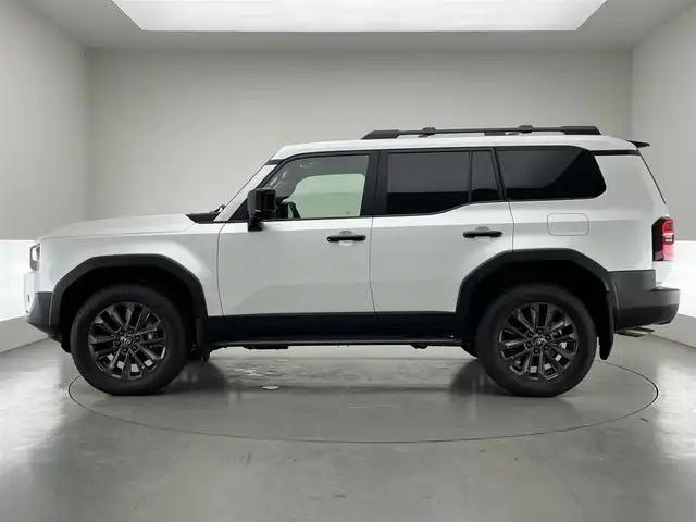 トヨタ ランドクルーザー ２５０ ZX 愛知県 2024(令6)年 0.4万km プラチナホワイトパールマイカ 純正１２．３型ナビ　Ｇｒｇｏセキュリティ　ムーンルーフ　ＪＢＬ　デジイン　茶革　全方位カメラ　ヒッチメンバー　ＥＴＣ２．０　ベンチレーション　ＢＳＭ　ワイヤレス充電　ＨＤＭＩ　トヨタチームメイト　禁煙　モデリスタ