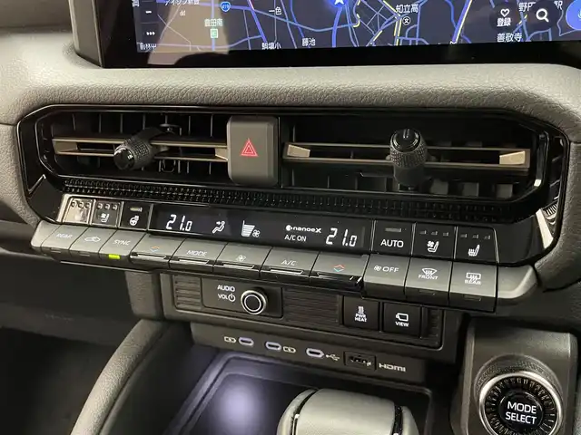 トヨタ ランドクルーザー ２５０ ZX 愛知県 2024(令6)年 0.4万km プラチナホワイトパールマイカ 純正１２．３型ナビ　Ｇｒｇｏセキュリティ　ムーンルーフ　ＪＢＬ　デジイン　茶革　全方位カメラ　ヒッチメンバー　ＥＴＣ２．０　ベンチレーション　ＢＳＭ　ワイヤレス充電　ＨＤＭＩ　トヨタチームメイト　禁煙　モデリスタ