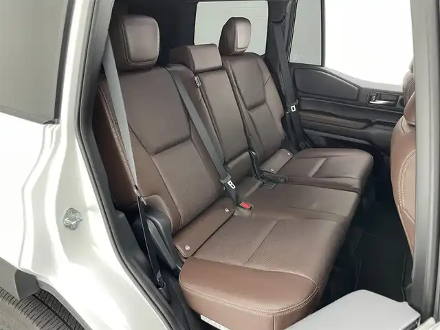 トヨタ ランドクルーザー ２５０ ZX 愛知県 2024(令6)年 0.4万km プラチナホワイトパールマイカ 純正１２．３型ナビ　Ｇｒｇｏセキュリティ　ムーンルーフ　ＪＢＬ　デジイン　茶革　全方位カメラ　ヒッチメンバー　ＥＴＣ２．０　ベンチレーション　ＢＳＭ　ワイヤレス充電　ＨＤＭＩ　トヨタチームメイト　禁煙　モデリスタ