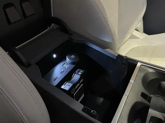 ジャガー Ｅペース S 180PS 愛知県 2018(平30)年 6.1万km 黒Ｍ 黒革シート/ナビ/TV/カープレイ/360度カメラ/Bluetooth/ACC/レーンキープアシスト/ブラインドスポット/パワーバックドア/パワーシート/シートヒーター/LEDヘッドライト/ETC