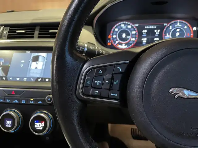 ジャガー Ｅペース S 180PS 愛知県 2018(平30)年 6.1万km 黒Ｍ 黒革シート/ナビ/TV/カープレイ/360度カメラ/Bluetooth/ACC/レーンキープアシスト/ブラインドスポット/パワーバックドア/パワーシート/シートヒーター/LEDヘッドライト/ETC