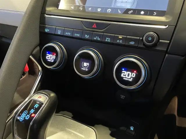 ジャガー Ｅペース S 180PS 愛知県 2018(平30)年 6.1万km 黒Ｍ 黒革シート/ナビ/TV/カープレイ/360度カメラ/Bluetooth/ACC/レーンキープアシスト/ブラインドスポット/パワーバックドア/パワーシート/シートヒーター/LEDヘッドライト/ETC