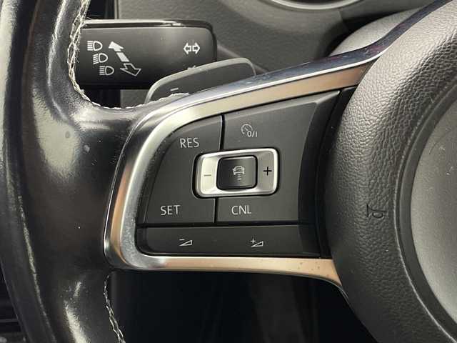 フォルクスワーゲン ポロ ブルーGT 岐阜県 2015(平27)年 4.9万km ピュアホワイト 純正SDナビゲーション/FM AM/DVD CD/MUSIC CATCHER/TV/SD/USB /iPod/Bluetooth /VTR/革巻きGTステアリング/ステアリングリモコン/パドルシフト/レーダークルーズコントロール/バニティランプ/純正ETC/冬タイヤ付きAW車載/横滑り防止装置