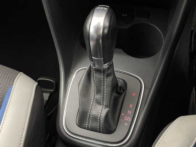 フォルクスワーゲン ポロ ブルーGT 岐阜県 2015(平27)年 4.9万km ピュアホワイト 純正SDナビゲーション/FM AM/DVD CD/MUSIC CATCHER/TV/SD/USB /iPod/Bluetooth /VTR/革巻きGTステアリング/ステアリングリモコン/パドルシフト/レーダークルーズコントロール/バニティランプ/純正ETC/冬タイヤ付きAW車載/横滑り防止装置