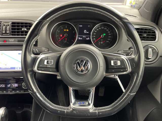 フォルクスワーゲン ポロ ブルーGT 岐阜県 2015(平27)年 4.9万km ピュアホワイト 純正SDナビゲーション/FM AM/DVD CD/MUSIC CATCHER/TV/SD/USB /iPod/Bluetooth /VTR/革巻きGTステアリング/ステアリングリモコン/パドルシフト/レーダークルーズコントロール/バニティランプ/純正ETC/冬タイヤ付きAW車載/横滑り防止装置