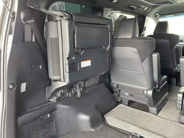 トヨタ アルファード S タイプゴールド 滋賀県 2021(令3)年 4.8万km ラグジュアリーホワイトパールクリスタルシャインガラスフレーク モデリスタエアロ/フリップダウンモニター/両側パワースライドドア/純正9インチナビ/（AM/FM/CD/DVD/フルセグ/Bluetooth/USB）/バックカメラ/ドライブレコーダー/ビルトインETC/デジタルインナーミラー/トヨタセーフティセンス/・踏み間違い防止アシスト/・ブレーキアシスト/・プリクラッシュブレーキアシスト/・ヒルスタート（坂道発進）アシスト/・前方衝突防止支援システム/・VDC（ビークルダイナミクスコントロール）/・レーンキープアシスト/・車間自動制御システム/・ASCD（オートスピードコントロール装置）/・ABS（アンチロックブレーキシステム）/・標識検知機能/・盗難防止アラーム	/電動格納ミラー/電子パーキング/ブレーキホールド/ステアリングスイッチ/オートライト/オートハイビーム/LEDヘッドライト/フロントフォグ/フルオートエアコン/USB端子/プッシュスタート/スマートキー