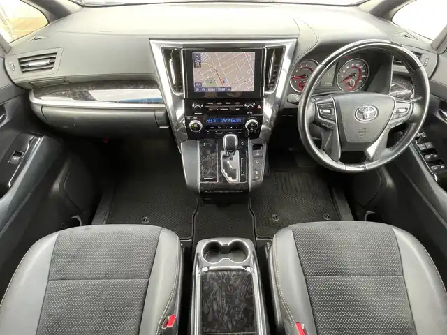 トヨタ アルファード S タイプゴールド 滋賀県 2021(令3)年 4.8万km ラグジュアリーホワイトパールクリスタルシャインガラスフレーク モデリスタエアロ/フリップダウンモニター/両側パワースライドドア/純正9インチナビ/（AM/FM/CD/DVD/フルセグ/Bluetooth/USB）/バックカメラ/ドライブレコーダー/ビルトインETC/デジタルインナーミラー/トヨタセーフティセンス/・踏み間違い防止アシスト/・ブレーキアシスト/・プリクラッシュブレーキアシスト/・ヒルスタート（坂道発進）アシスト/・前方衝突防止支援システム/・VDC（ビークルダイナミクスコントロール）/・レーンキープアシスト/・車間自動制御システム/・ASCD（オートスピードコントロール装置）/・ABS（アンチロックブレーキシステム）/・標識検知機能/・盗難防止アラーム	/電動格納ミラー/電子パーキング/ブレーキホールド/ステアリングスイッチ/オートライト/オートハイビーム/LEDヘッドライト/フロントフォグ/フルオートエアコン/USB端子/プッシュスタート/スマートキー