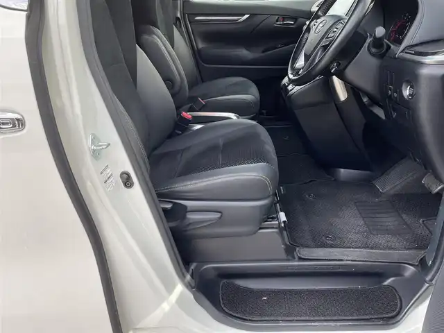 トヨタ アルファード S タイプゴールド 滋賀県 2021(令3)年 4.8万km ラグジュアリーホワイトパールクリスタルシャインガラスフレーク モデリスタエアロ/フリップダウンモニター/両側パワースライドドア/純正9インチナビ/（AM/FM/CD/DVD/フルセグ/Bluetooth/USB）/バックカメラ/ドライブレコーダー/ビルトインETC/デジタルインナーミラー/トヨタセーフティセンス/・踏み間違い防止アシスト/・ブレーキアシスト/・プリクラッシュブレーキアシスト/・ヒルスタート（坂道発進）アシスト/・前方衝突防止支援システム/・VDC（ビークルダイナミクスコントロール）/・レーンキープアシスト/・車間自動制御システム/・ASCD（オートスピードコントロール装置）/・ABS（アンチロックブレーキシステム）/・標識検知機能/・盗難防止アラーム	/電動格納ミラー/電子パーキング/ブレーキホールド/ステアリングスイッチ/オートライト/オートハイビーム/LEDヘッドライト/フロントフォグ/フルオートエアコン/USB端子/プッシュスタート/スマートキー