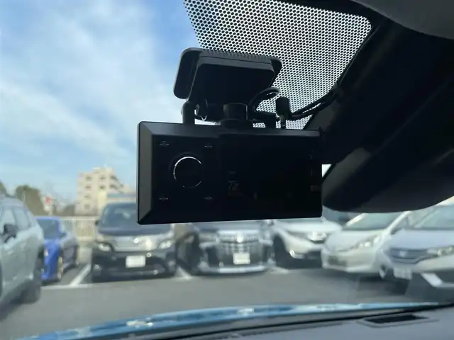 トヨタ プリウス ＰＨＶ A 東京都 2022(令4)年 2.8万km スピリテッドアクアメタリック ワンオーナー/トヨタセーフティセンス/・衝突軽減装置/・レーンキープアシスト/・レーダークルーズコントロール/・オートハイビーム/全方位カメラ/後続警戒システム/クリアランスソナー/パーキングアシスト/D席パワーシート/前席シートヒーター/電熱線入りミラー/ステアリングヒーター/純正ナビ/（ワンセグTV/Bluetooth/Tコネクト）/付属品/・ドライブレコーダー（TZ-DR301)/・ETC2.0/・スペアキー×1/・取扱説明書/・保証書/・記録簿
