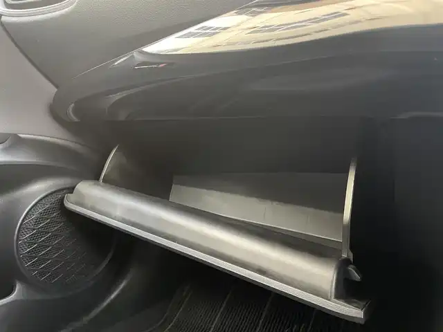 トヨタ プリウス ＰＨＶ A 東京都 2022(令4)年 2.8万km スピリテッドアクアメタリック ワンオーナー/トヨタセーフティセンス/・衝突軽減装置/・レーンキープアシスト/・レーダークルーズコントロール/・オートハイビーム/全方位カメラ/後続警戒システム/クリアランスソナー/パーキングアシスト/D席パワーシート/前席シートヒーター/電熱線入りミラー/ステアリングヒーター/純正ナビ/（ワンセグTV/Bluetooth/Tコネクト）/付属品/・ドライブレコーダー（TZ-DR301)/・ETC2.0/・スペアキー×1/・取扱説明書/・保証書/・記録簿