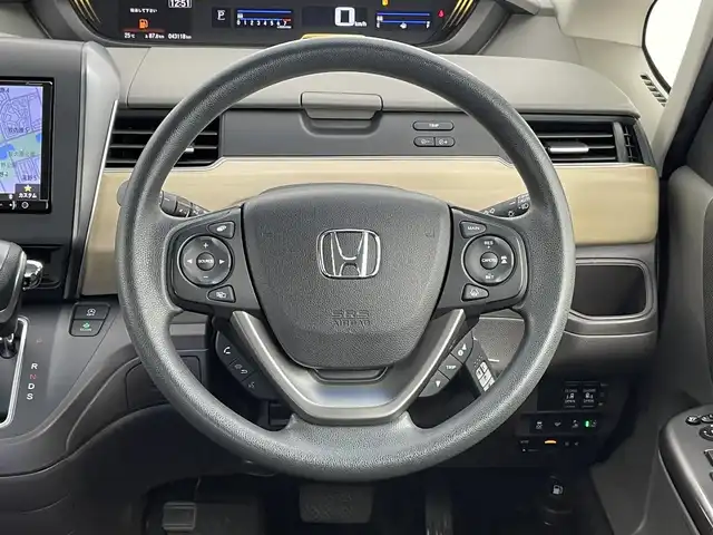 ホンダ フリード G ホンダセンシング 千葉県 2019(平31)年 4.4万km モダンスティールM 禁煙車　/社外８型ＳＤナビ（AVIC-RL902）/AM＆FM＆Bluetooth＆フルセグTV＆CD＆DVD/両側電動スライドドア　/ＬＥＤヘッドライト（オートライト付き）/アクティブコーナリングライト/ビルトインＥＴＣ　/純正フロアマット/ホンダセンシング/レーダークルーズコントロール　/レーンキープアシスト　/衝突軽減ブレーキ/リアサンシェード　/電動格納サイドミラー　/バックカメラ/アイドリングストップ/ウィンカーミラー/2列目キャプテンシート/プッシュスタート/ISOFIX/12Vシガーソケット