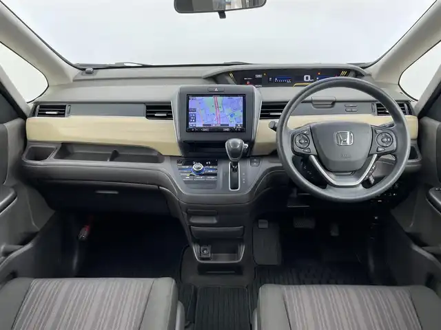 ホンダ フリード G ホンダセンシング 千葉県 2019(平31)年 4.4万km モダンスティールM 禁煙車　/社外８型ＳＤナビ（AVIC-RL902）/AM＆FM＆Bluetooth＆フルセグTV＆CD＆DVD/両側電動スライドドア　/ＬＥＤヘッドライト（オートライト付き）/アクティブコーナリングライト/ビルトインＥＴＣ　/純正フロアマット/ホンダセンシング/レーダークルーズコントロール　/レーンキープアシスト　/衝突軽減ブレーキ/リアサンシェード　/電動格納サイドミラー　/バックカメラ/アイドリングストップ/ウィンカーミラー/2列目キャプテンシート/プッシュスタート/ISOFIX/12Vシガーソケット