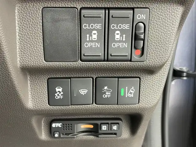 ホンダ フリード G ホンダセンシング 千葉県 2019(平31)年 4.4万km モダンスティールM 禁煙車　/社外８型ＳＤナビ（AVIC-RL902）/AM＆FM＆Bluetooth＆フルセグTV＆CD＆DVD/両側電動スライドドア　/ＬＥＤヘッドライト（オートライト付き）/アクティブコーナリングライト/ビルトインＥＴＣ　/純正フロアマット/ホンダセンシング/レーダークルーズコントロール　/レーンキープアシスト　/衝突軽減ブレーキ/リアサンシェード　/電動格納サイドミラー　/バックカメラ/アイドリングストップ/ウィンカーミラー/2列目キャプテンシート/プッシュスタート/ISOFIX/12Vシガーソケット